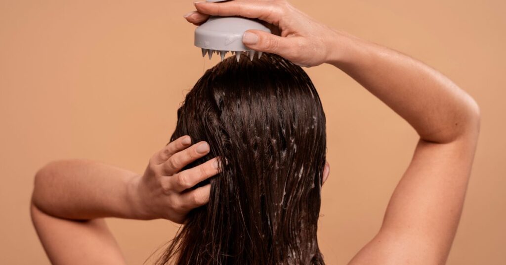 आयुर्वेद में बाल झड़ने का इलाज