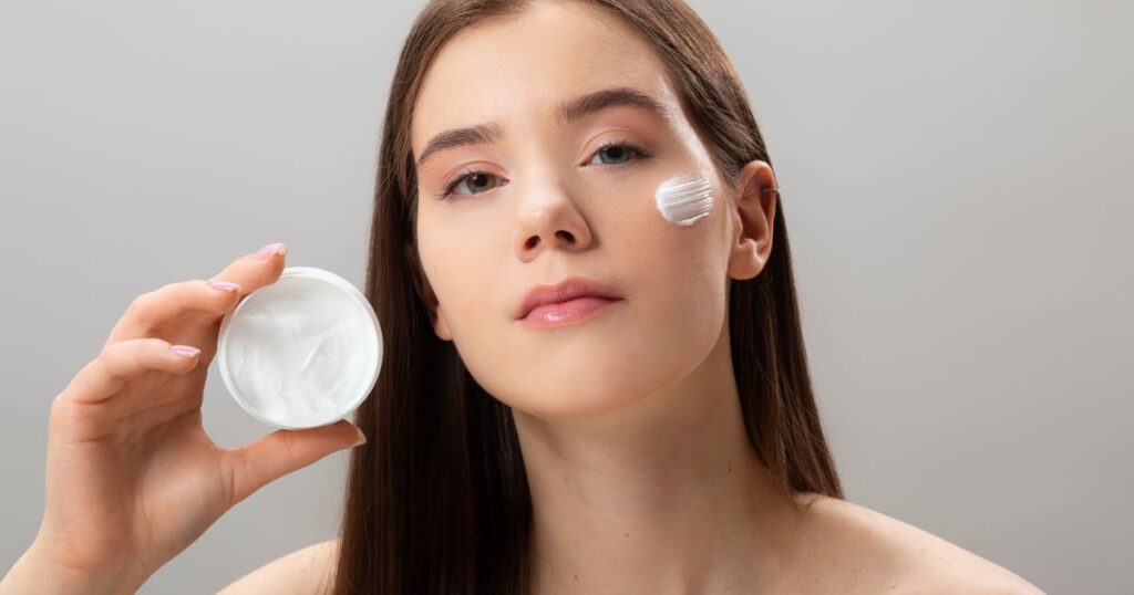 4 Best स्किन व्हाइटनिंग क्रीम: गोरा होने की सबसे अच्छी क्रीम कौन सी है? 3 गोरा होने की सबसे अच्छी क्रीम कौन सी है