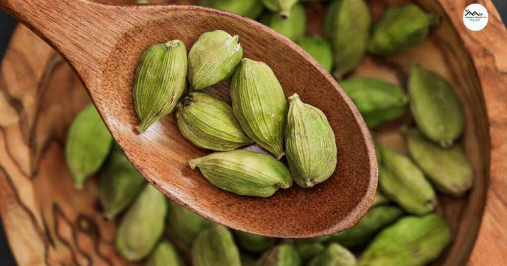 धागे वाली मिश्री और हरी इलायची