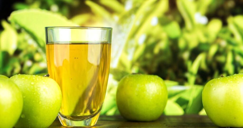 गर्मियों में चमकदार स्किन पाने के लिए 10 घरेलू उपाय | Chehre Par Glow Kaise Laye 13 Chehre Par Glow Kaise Laye